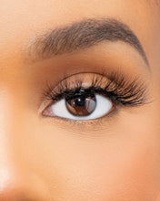 Load image into Gallery viewer, Foxy 3D Mink Lashes - MiamiMami.Co
